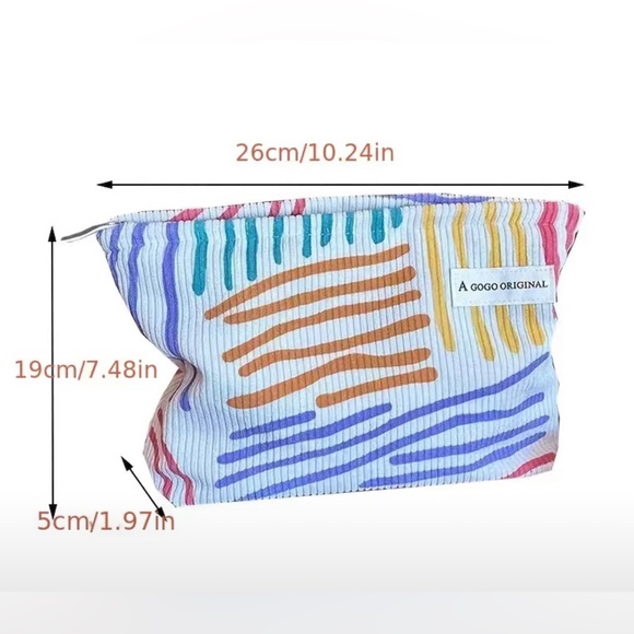 💄Perfect Makeup Bag - it’s roomy, soft, Zips closed and Adorable Too! - Picture 4 of 5